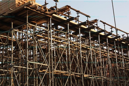 碗扣式腳手架，全靠上下左右的兄弟撐著